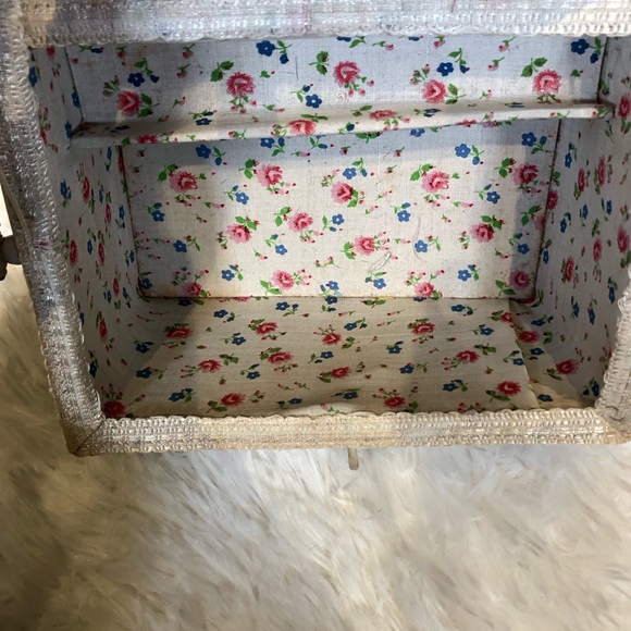 Vintage 1960s/70s Vinyl Wicker Mini Sewing Basket - Picture 5 of 13